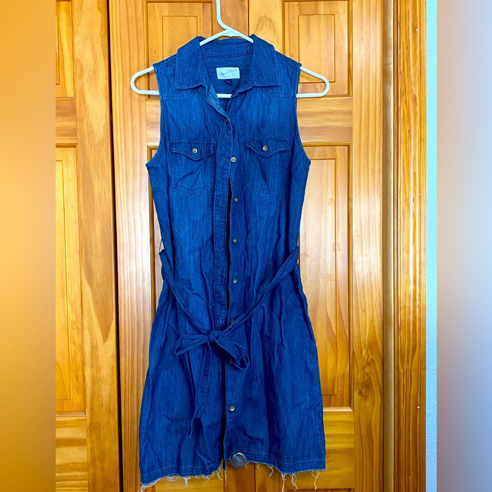 Women’s Universal Thread Sleeveless/Button up Dress Size XS